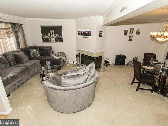 3rd image of 1328 Bennett Pl