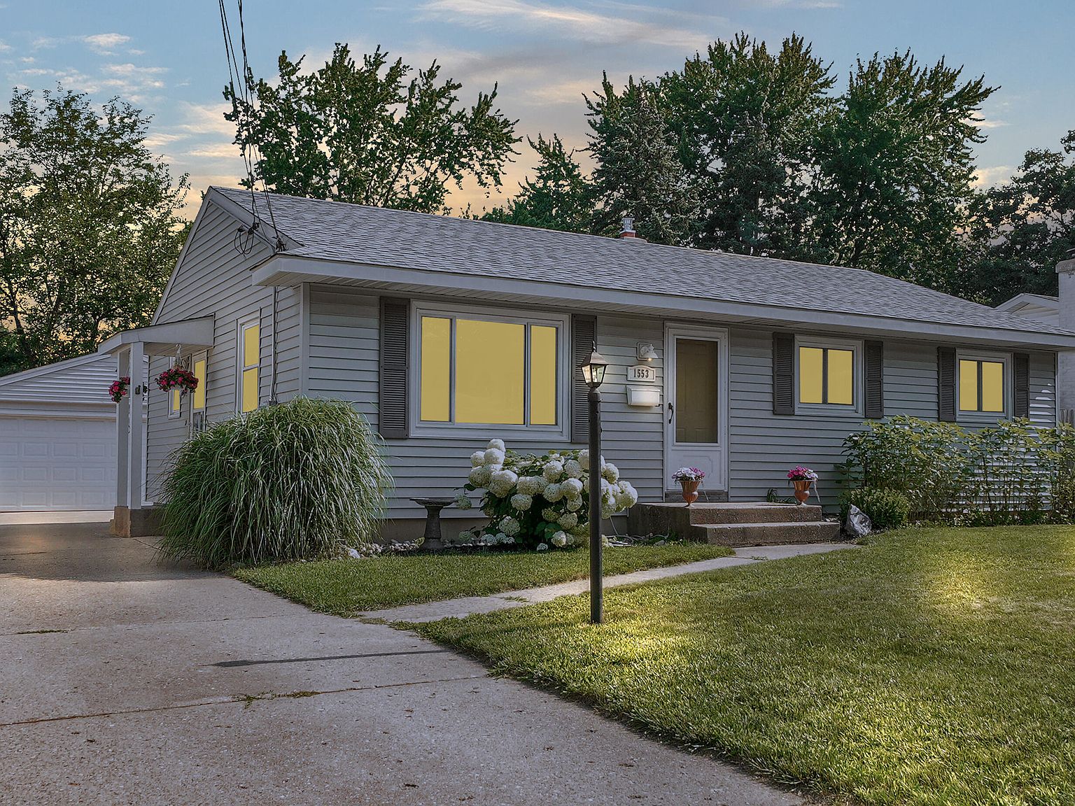 1553 Oakcrest St SW, Wyoming, MI 49509 Zillow