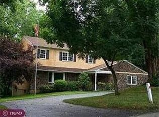 2 Castle Rock Dr, Havertown, PA 19083