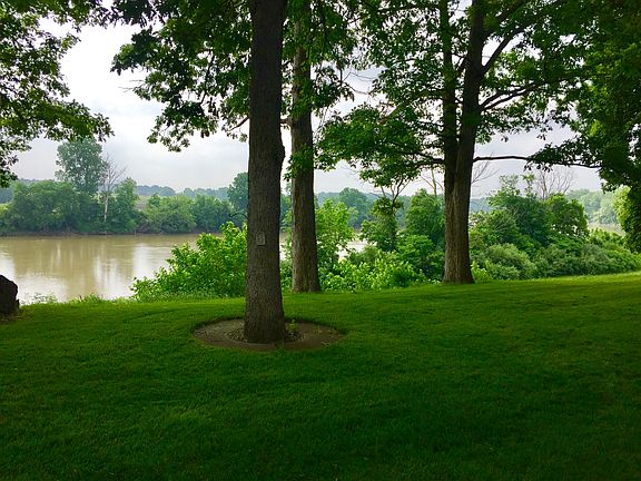 River view/shaded lot