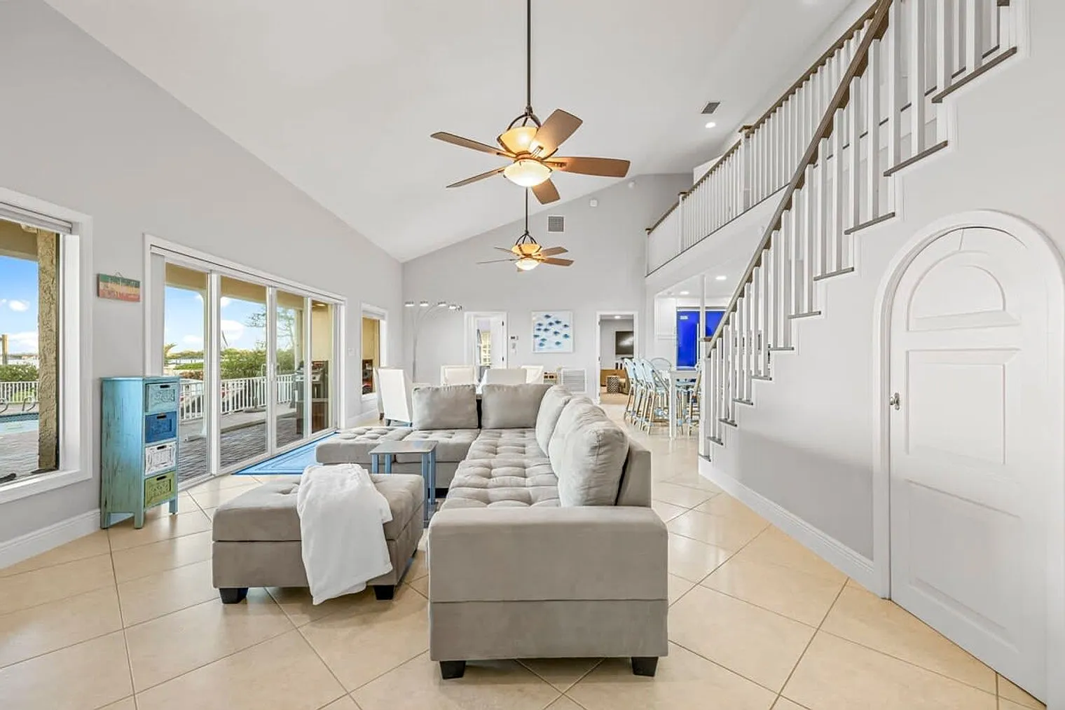 5 bed, 5.0 bath, $9,180 — Photo 2