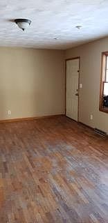 5th image of 304 Dennis St