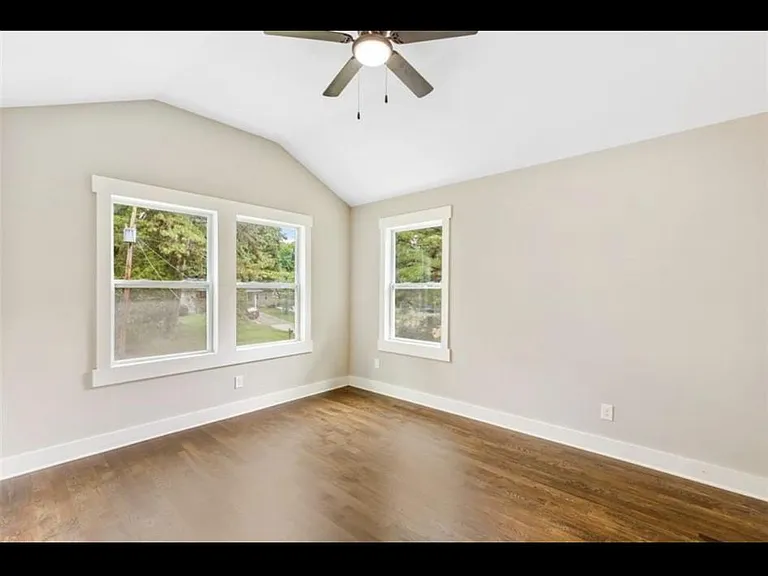 2039 Glendale Dr — Photo 32