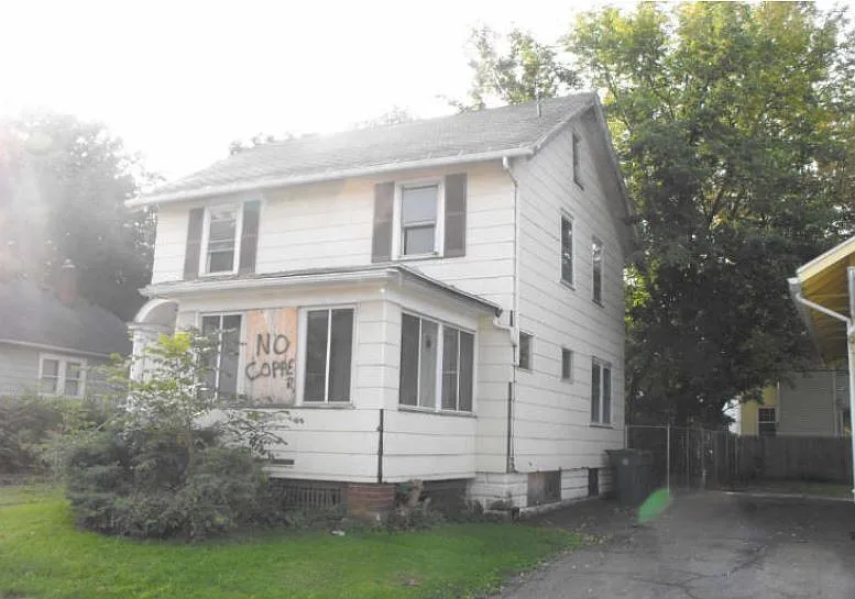 397 Roycroft Dr photo 1