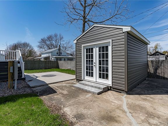 5th image of 295 Swart Ave