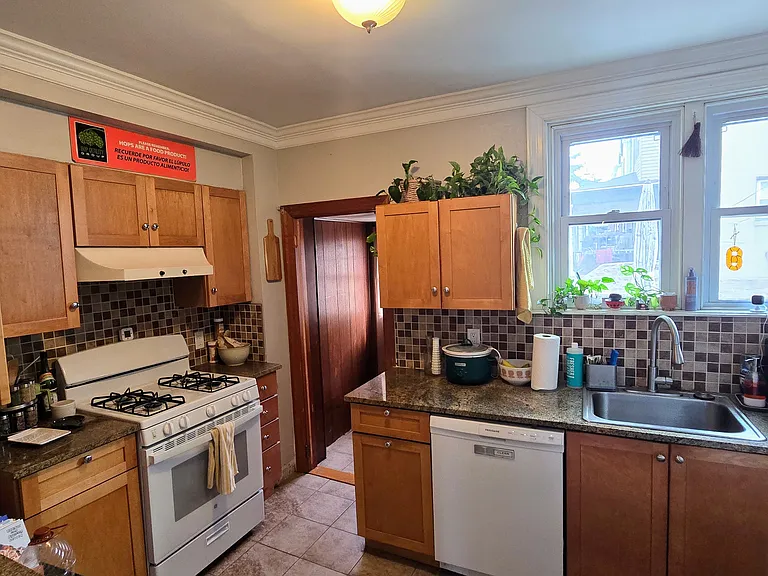 3373 Vaux St — Photo 7