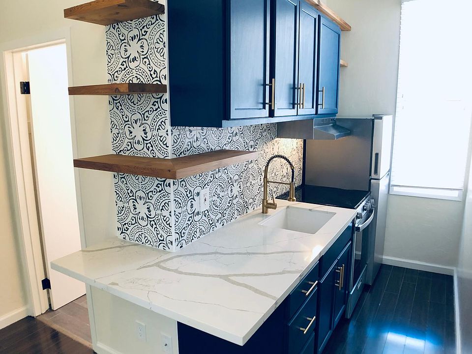 1st image of 426 Broadway St #303