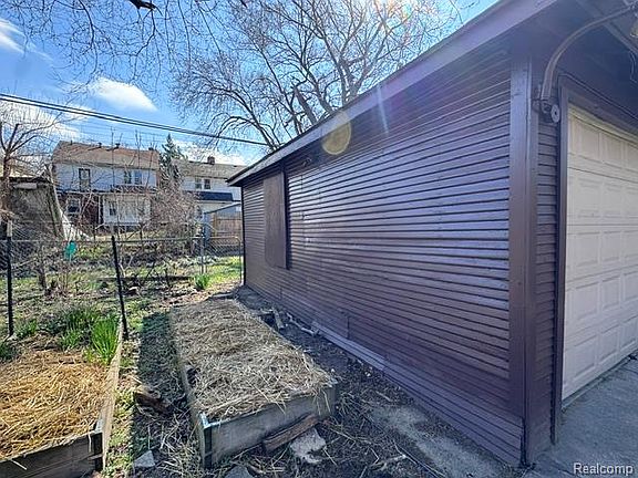 5th image of 16814 Parkside St