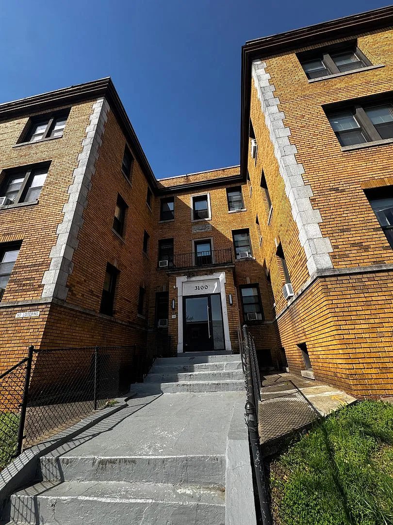 Building Photo - 3100 Warder St NW