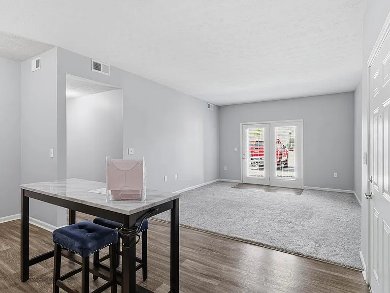 2BR, 1 BA Living Room
