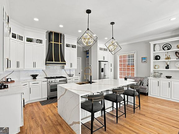 2nd image of 1003 Wescott Ln