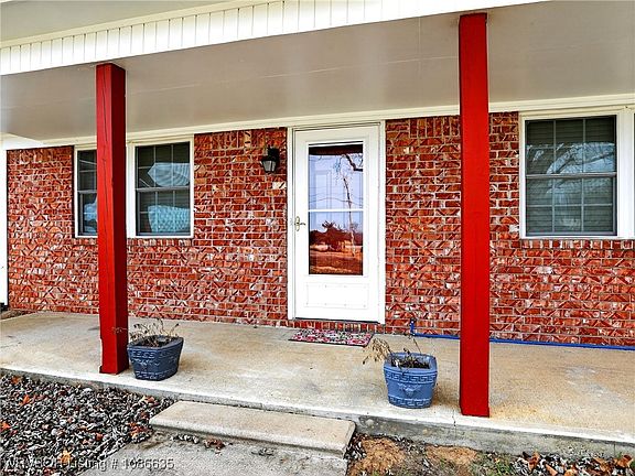 5th image of 1205 W George Ave