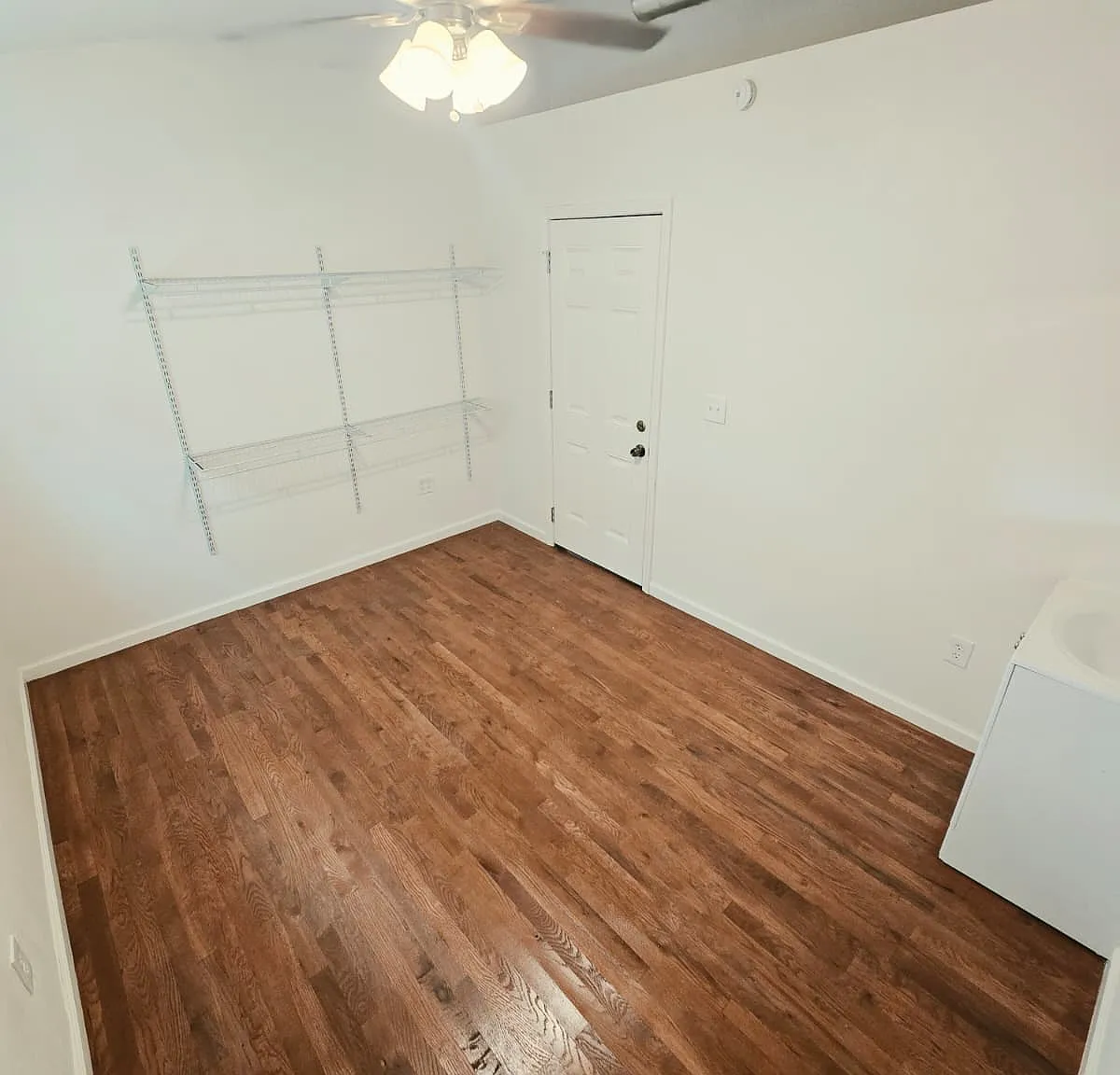 1 bed, 120 sqft, $599 — Photo 2
