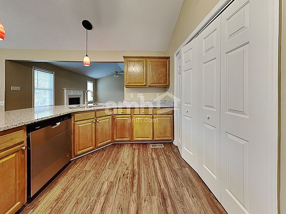 3rd image of 112 Pine Orchard Ct