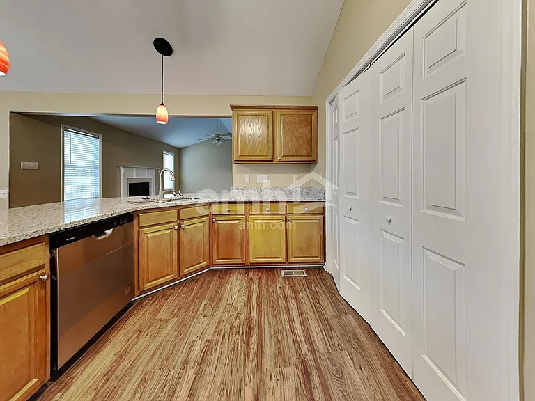 112 Pine Orchard Ct — Photo 3