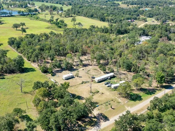 9486 Puddin Ln, Madisonville, TX 77864
