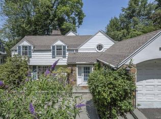 16 Crows Nest Rd, Bronxville, NY 10708