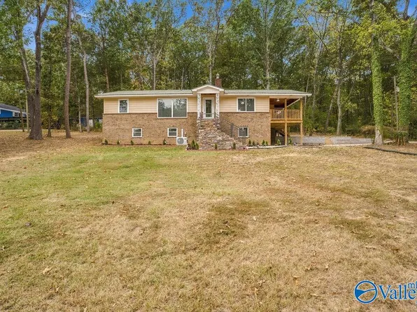 112 N Greenway Dr, Trinity, AL 35673