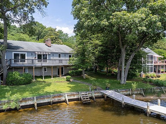 3rd image of 614 Cape McKinsey Dr