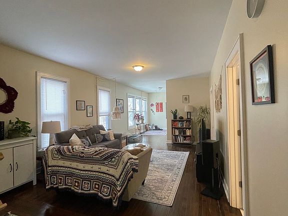 2nd image of 520-20A E Chambers St