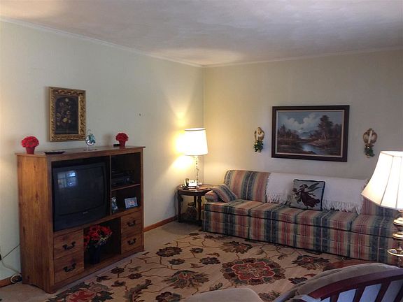 3rd image of 3335 Crawford Dr SE
