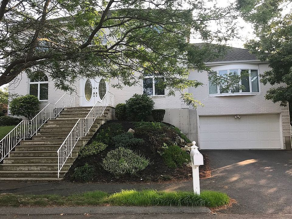 2nd image of 10 Sanders Dr