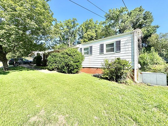 2nd image of 3808 Parkwood Dr