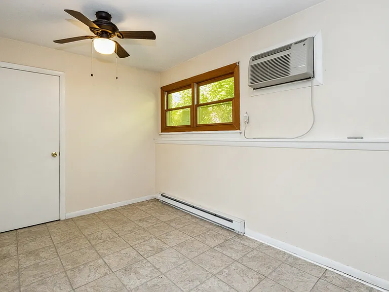 Hillside Apartments — Photo 4