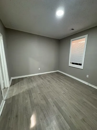 1006 Emmie St — Photo 8