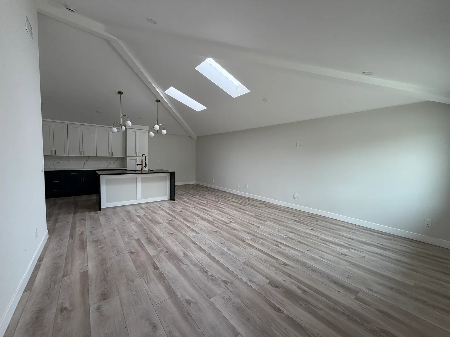 3 bed, 1300 sqft, $3,995 — Photo 4