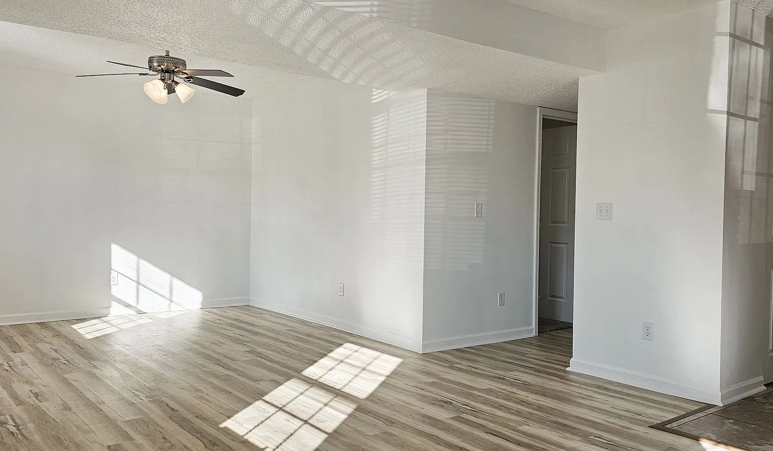 **Move-In Special: August free - Deposit moves you in** Beautifully updated 4 Bedroom/2 Bathroom ... — Photo 2