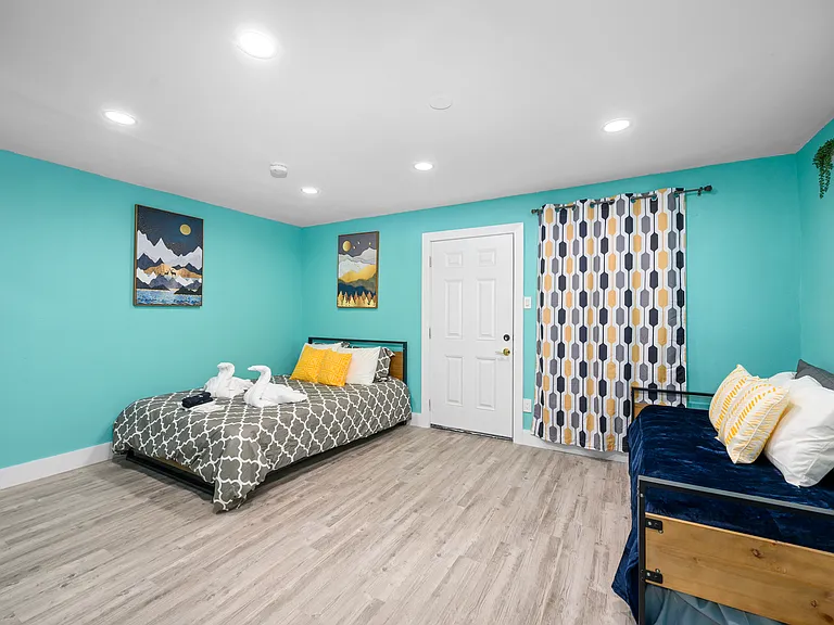 1118 Banks St #25 — Photo 5