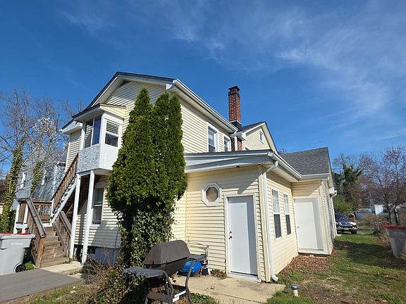3rd image of 815 Sawyer Ave