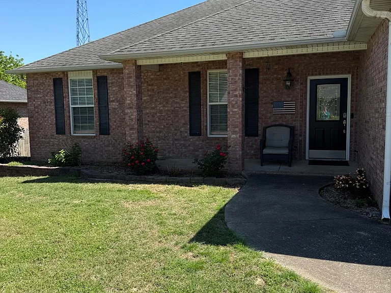 311 Wilson Dr — Photo 1