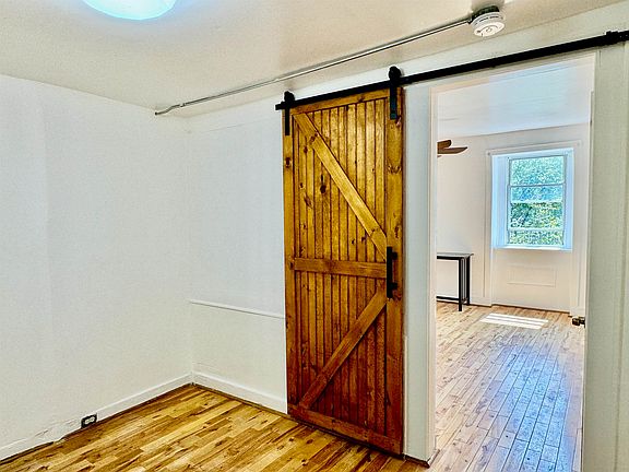 3rd image of 818 Grand St