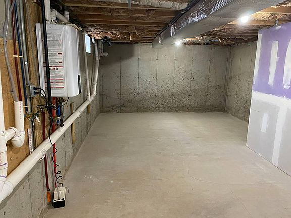 2nd image of 255 Kelsey St