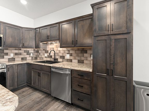 3rd image of 6203 S Vineyard Ave