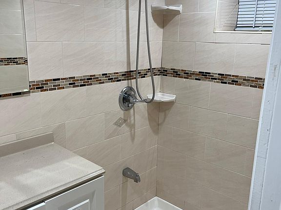 Bathroom 1st Floor- 2nd Photo