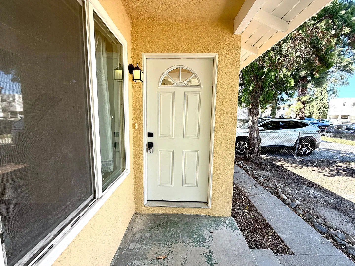 Adorable Chatsworth Home For Great Price — Photo 3