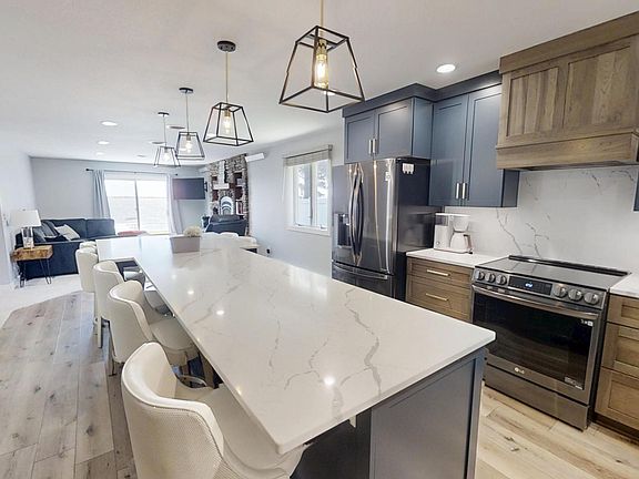 4th image of 520 N Lake Dr