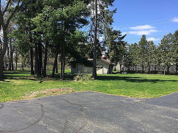 3rd image of 1045 Oak Ridge Ct