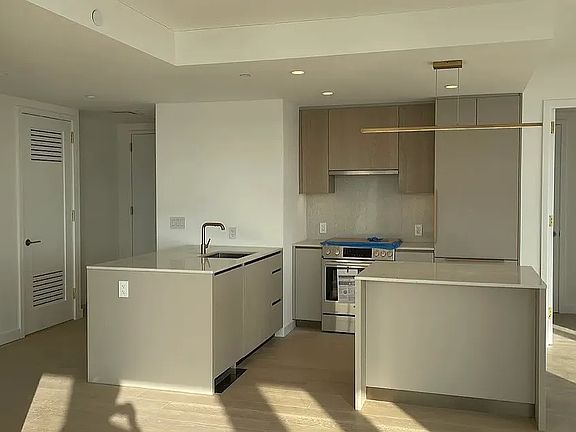 2nd image of 3 Court Sq APT 1811