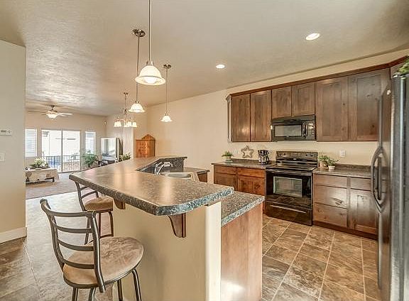 5th image of 134 W Canley Vale Ln