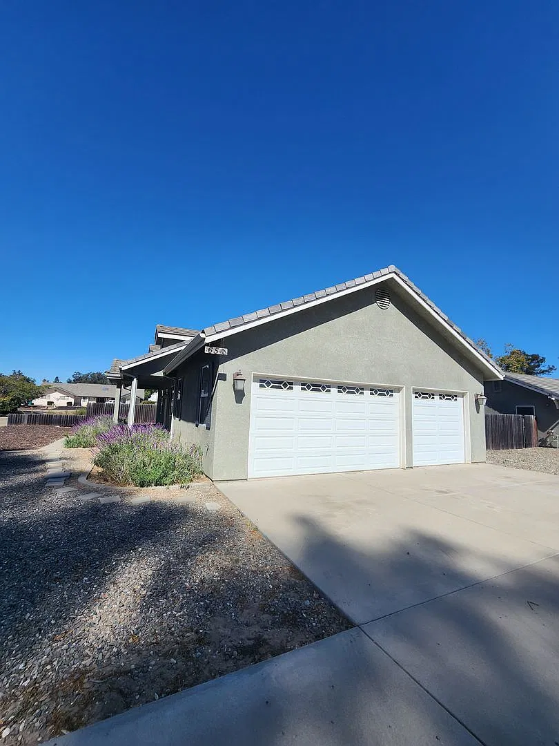 Gorgeous single-level 3-bedroom, 2-bath home in Nipomo — Photo 3