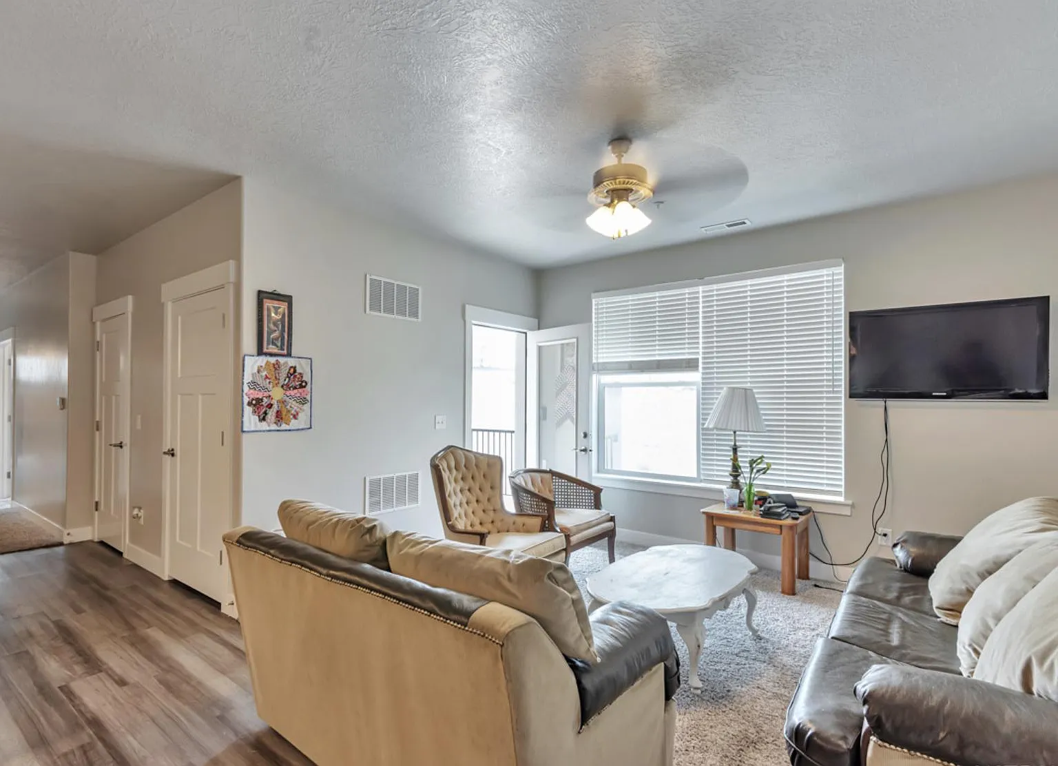 3 bed, 1272 sqft, $1,780 — Photo 2