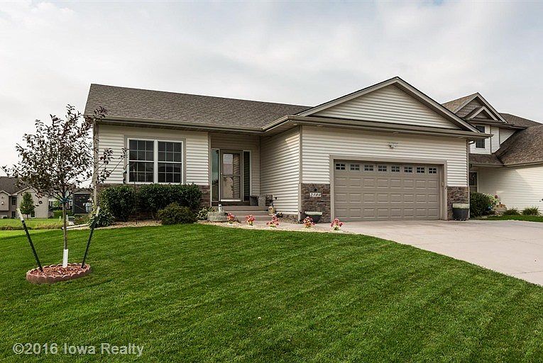 1st image of 2100 SE Leeann Dr