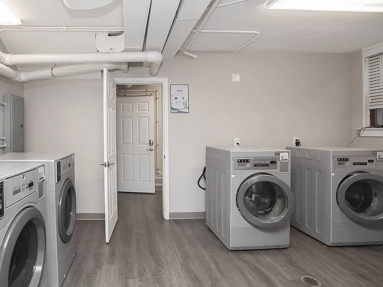326 W Charles St — Photo 15
