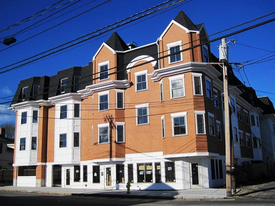323 Washington St #402