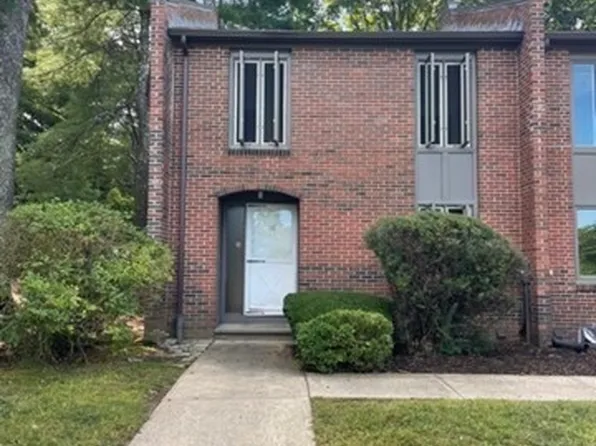 10 Eaton Ct Unit 10, Amherst, MA 01002