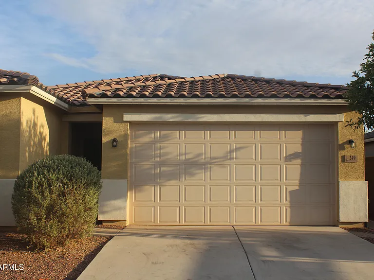 249 W Tropical Dr — Photo 1